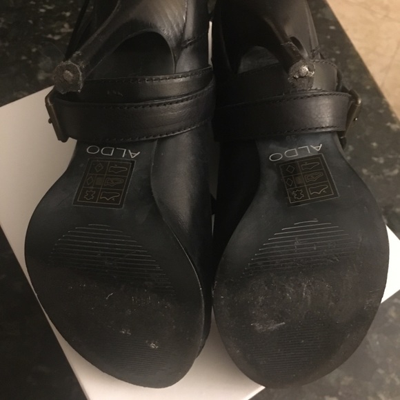 Size 8.5 heels - Picture 5 of 5